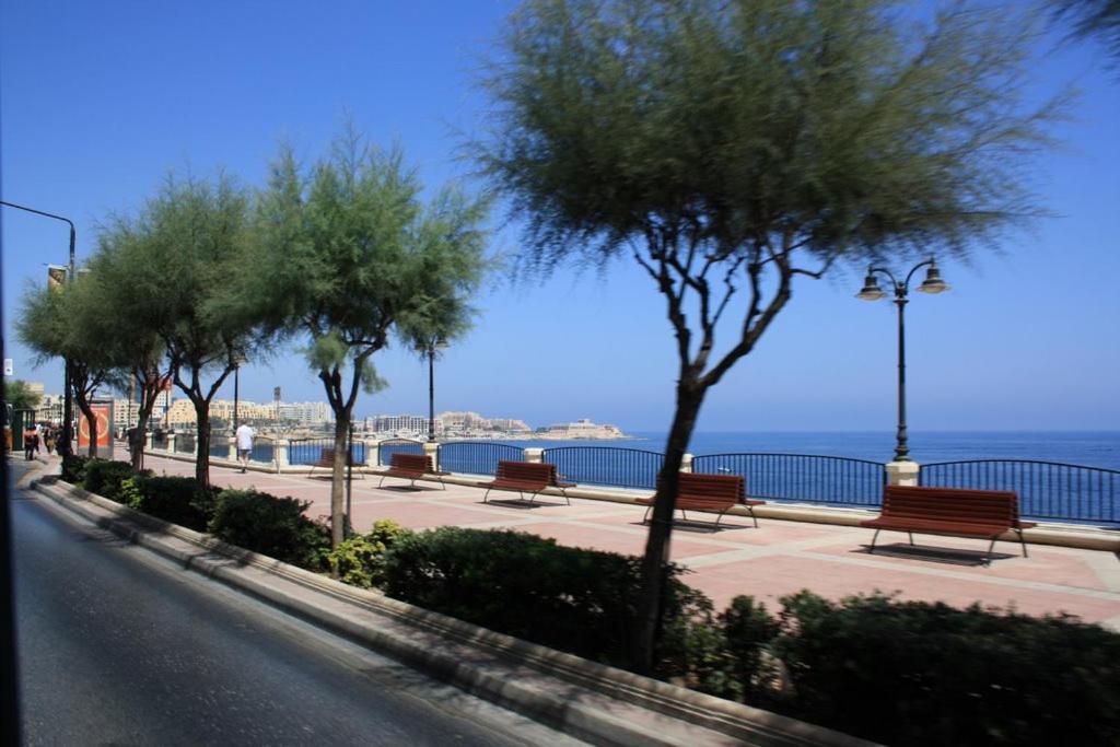 Idyllic Apartment Steps From The Promenade Σλιέμα Εξωτερικό φωτογραφία