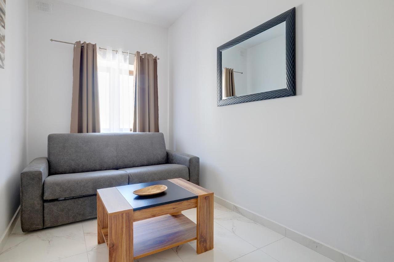 Idyllic Apartment Steps From The Promenade Σλιέμα Εξωτερικό φωτογραφία