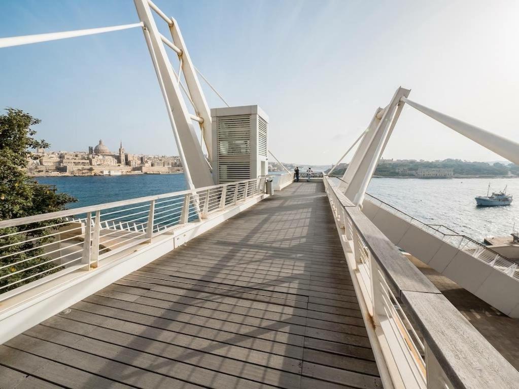 Idyllic Apartment Steps From The Promenade Σλιέμα Εξωτερικό φωτογραφία